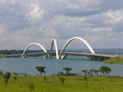 紀念庫比契克總統的總統橋